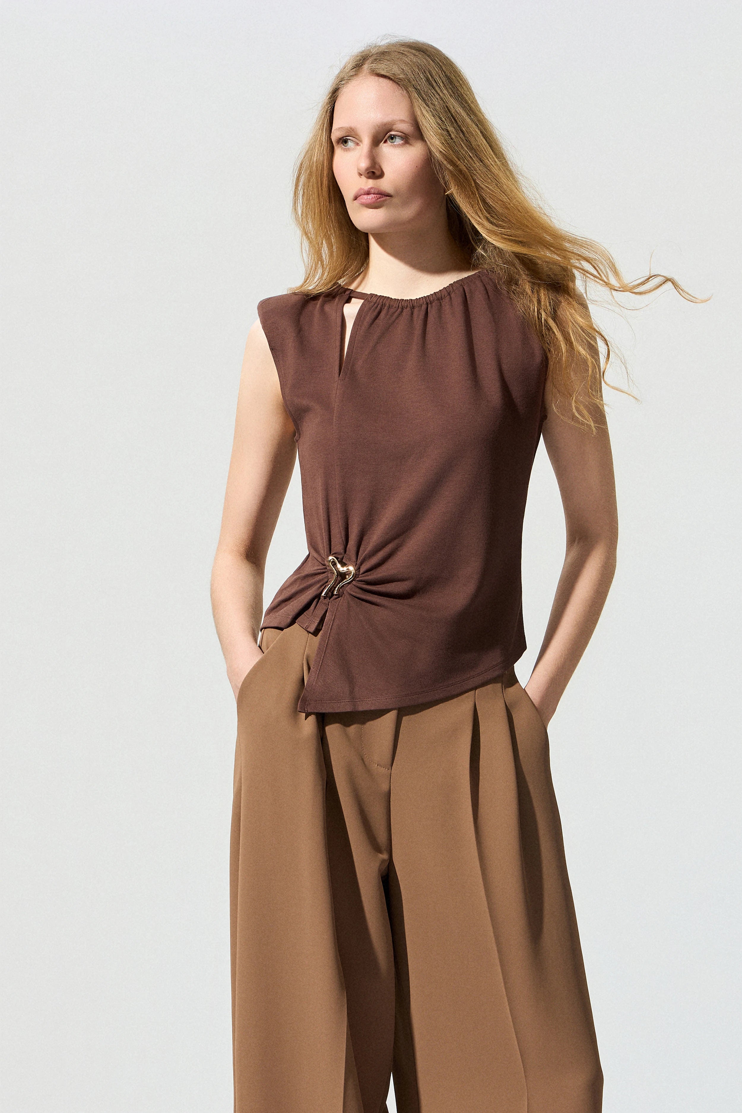Sleeveless blouse with decorative buckle