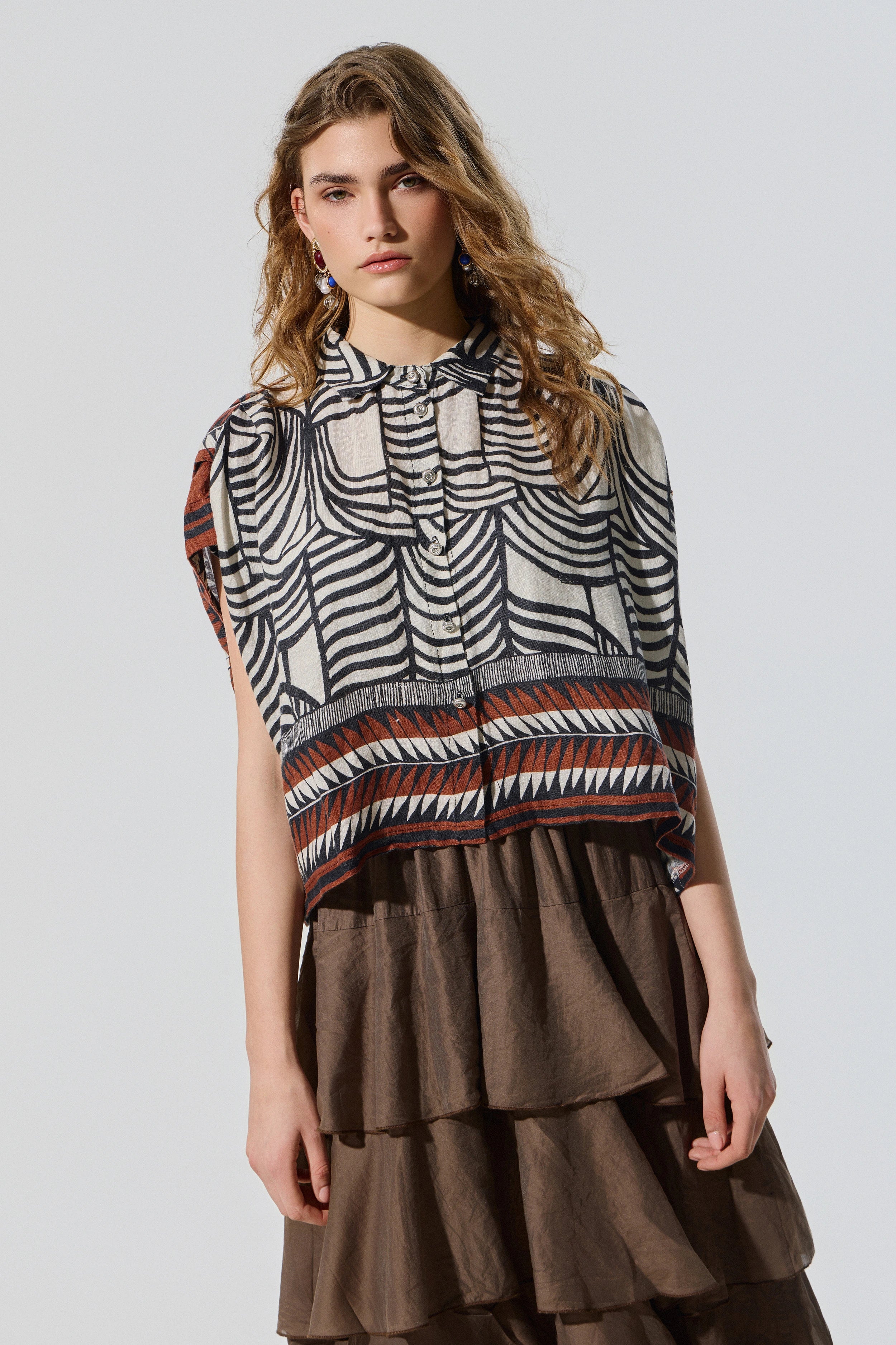 Sleeveless printed linen shirt